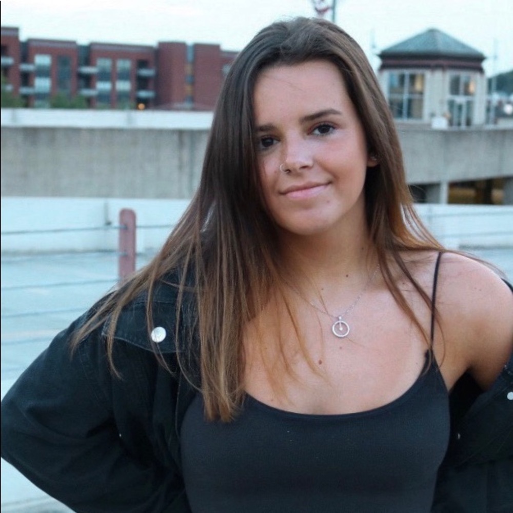 Meet your Posher, Caroline